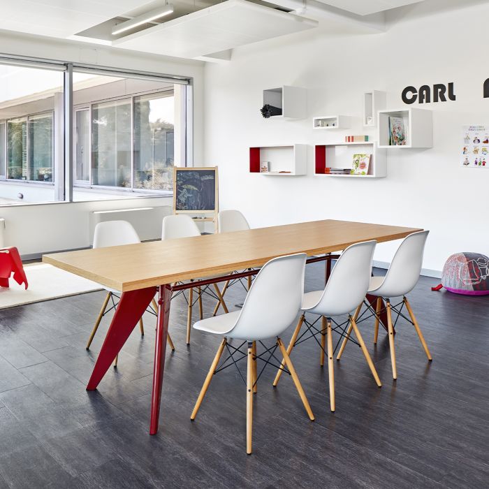 Em Table