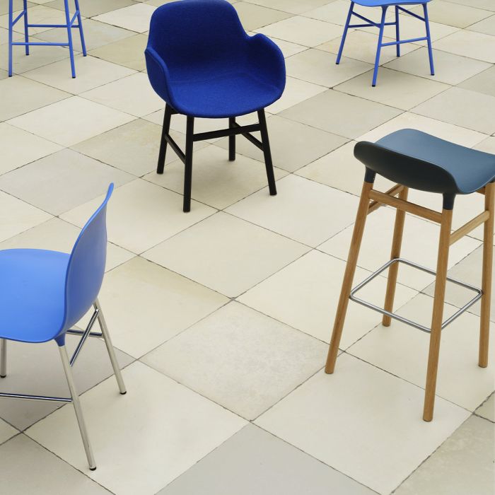 Tabouret de bar Form pied en chêne noir
