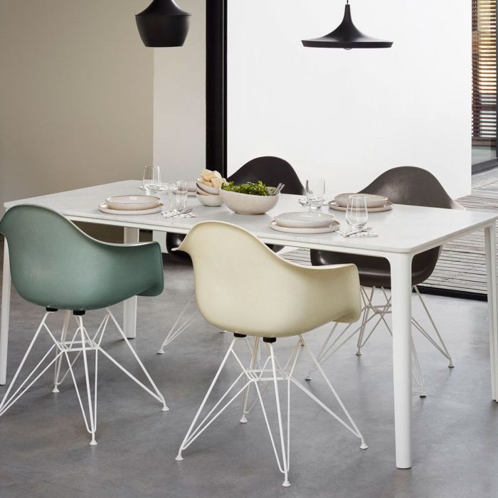 Plate Dining Table