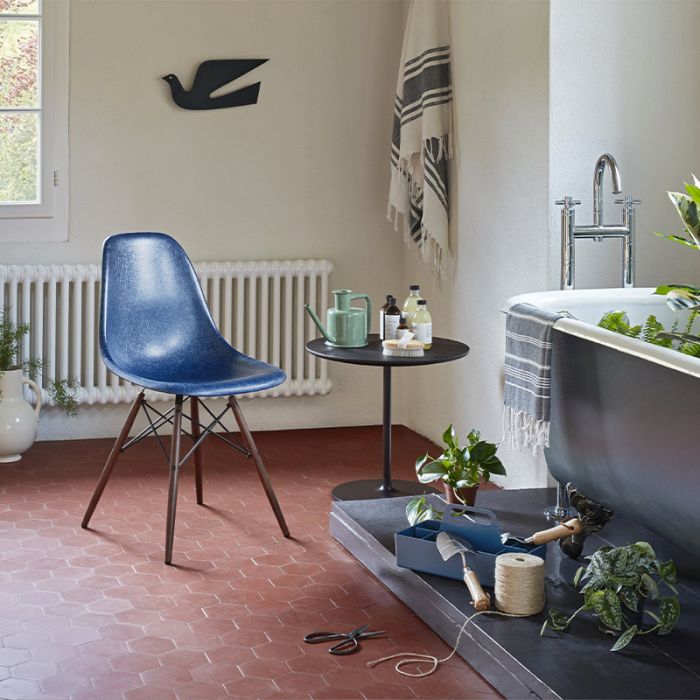 Eames Fiberglass Side Chair DSW