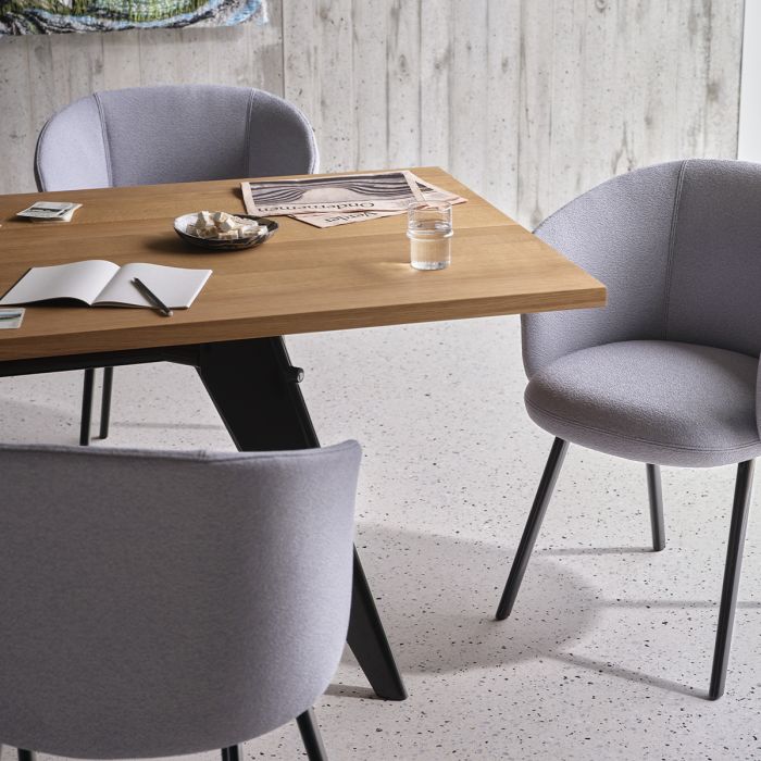 Em Table