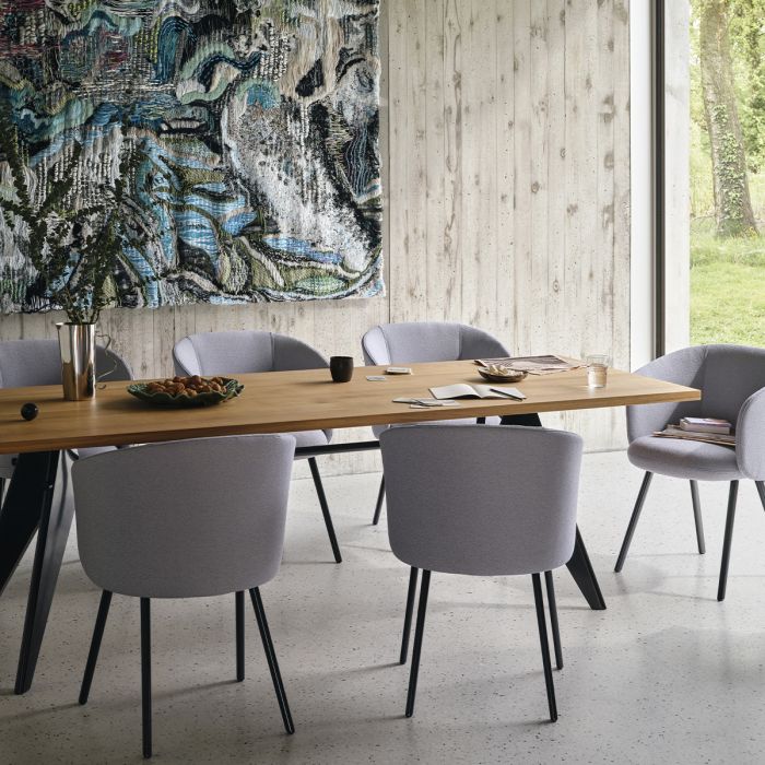Em Table