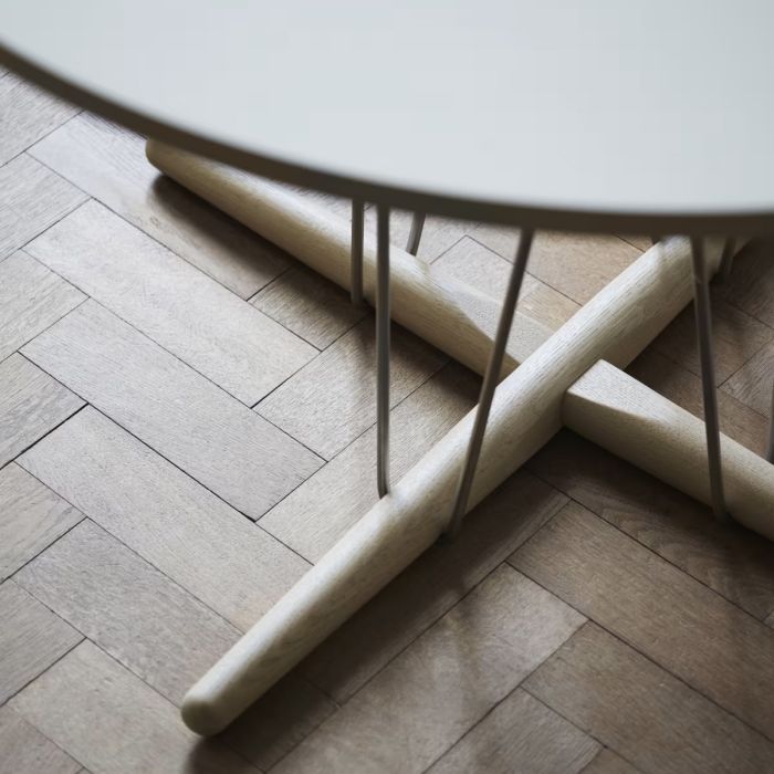 Table Embrace E020