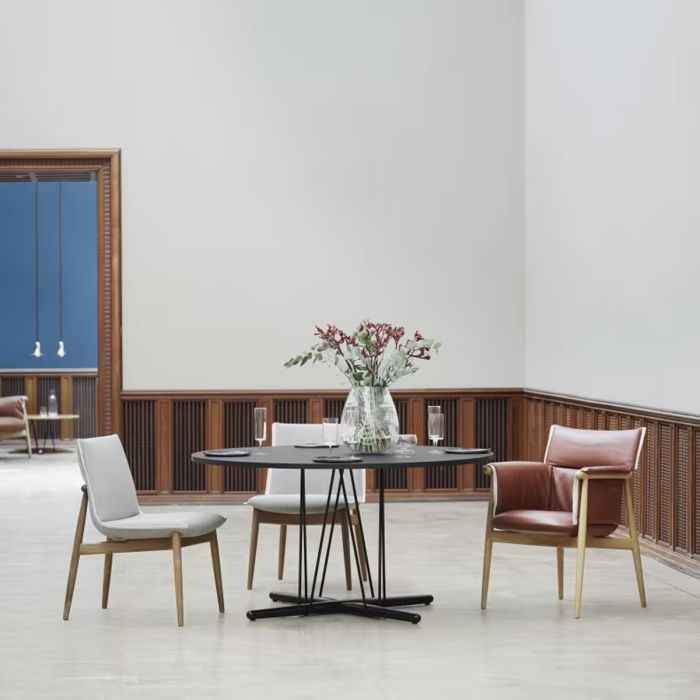 Table Embrace E020