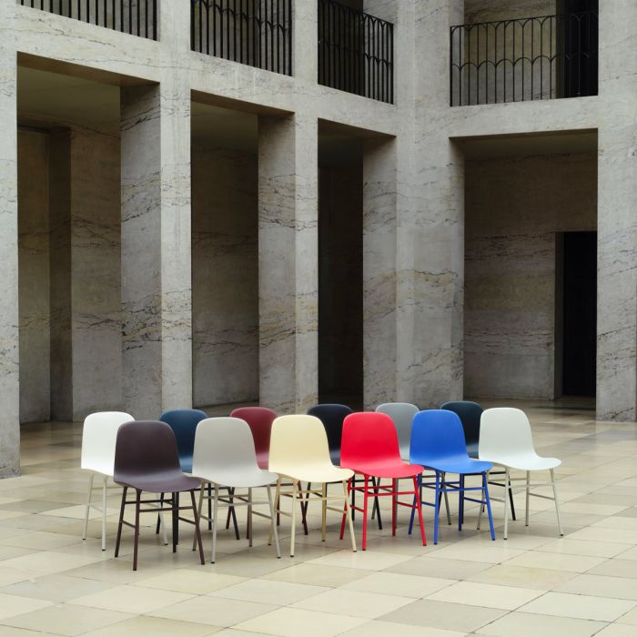 Chaise Form pieds en acier