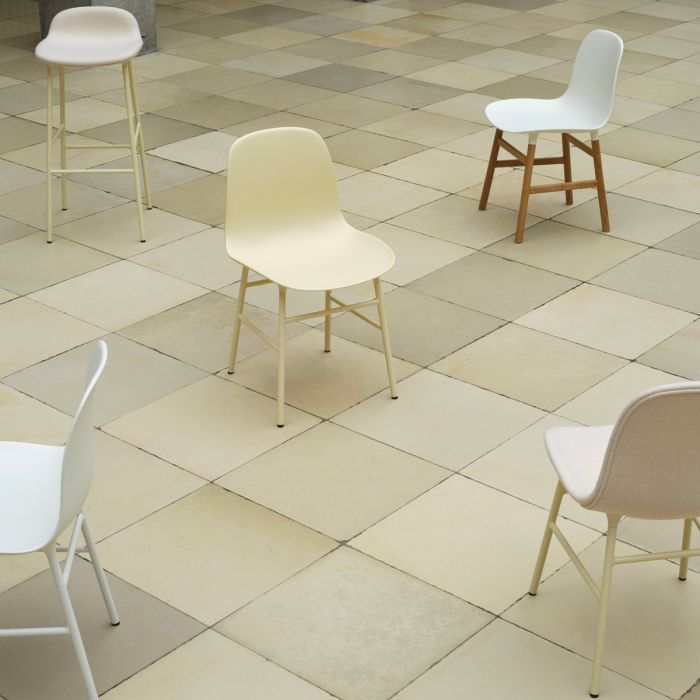 Chaise Form pieds en acier