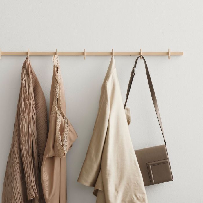 Hook rail