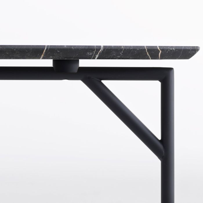 Table basse tout le jour