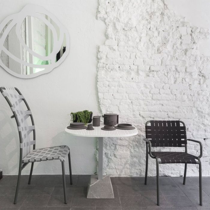 Chaise avec accoudoirs Inout 824