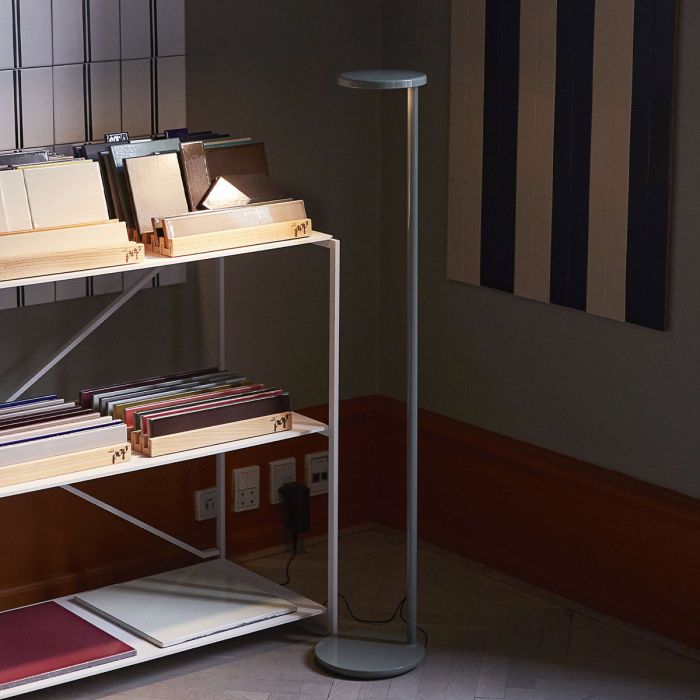 Lampadaire oblique USB-C