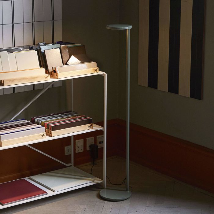 Lampadaire oblique USB-C