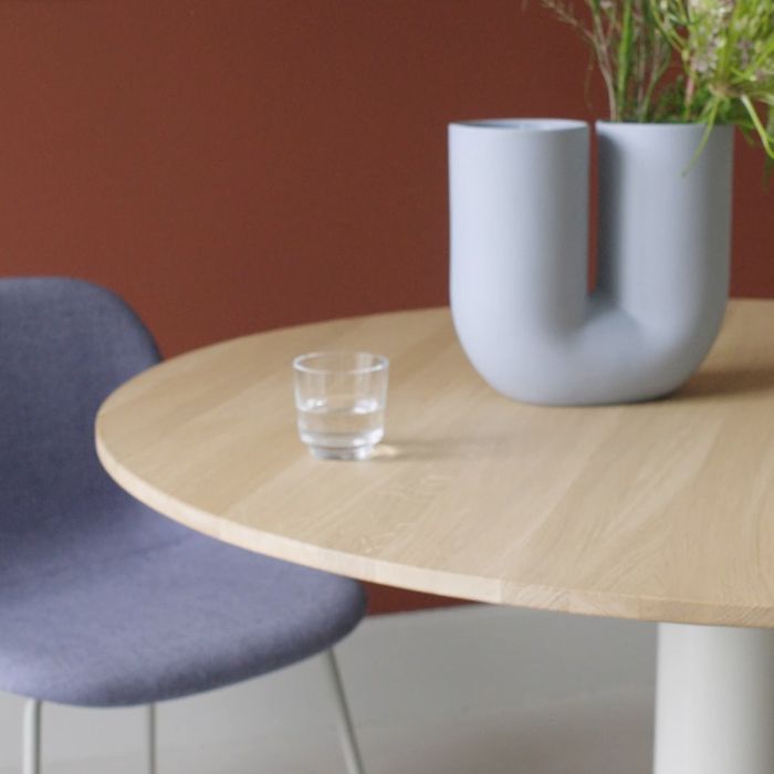 Table Midst