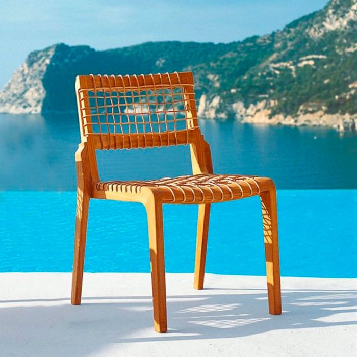 Chaise Synthesis